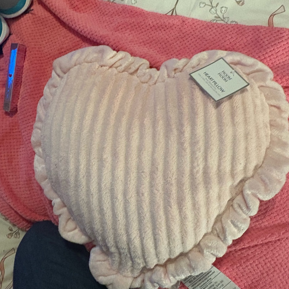 Heart-Shaped Plush Pillow - Pink -